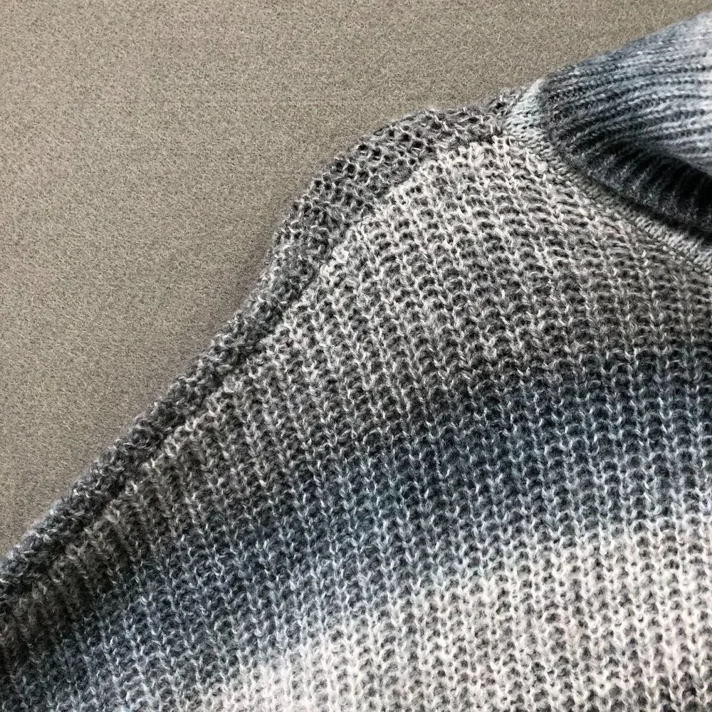 NWOT Hooked Up By IOT Turtleneck Sweater Womens M Gray Striped Ombre‎ Relaxed